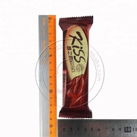 Bonbons au chocolat en forme de lèvres, liqueur en forme de baiser
