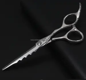 Zig-zag cut hairdressing scissors