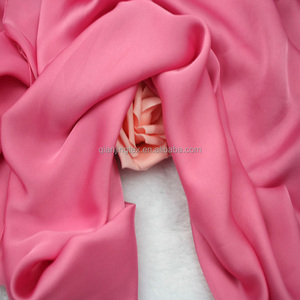 Tessuto in Chiffon Satinato di Poliestere 50D Liscio e Lucido con Proprietà Antistatiche per Abiti da Sposa e Pigiami, Vendita all'Ingrosso - Product Image 6