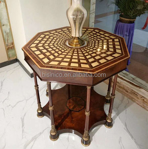 Mesa <span class=keywords><strong>de</strong></span> <span class=keywords><strong>Centro</strong></span> <span class=keywords><strong>de</strong></span> Madera Natural Tallada con Pedestal <span class=keywords><strong>de</strong></span> Latón, Muebles <span class=keywords><strong>de</strong></span> Salón Estilo Castillo, Mesa Redonda <span class=keywords><strong>de</strong></span> <span class=keywords><strong>Centro</strong></span> con Marquetería Hecha a Mano - Product Image 2