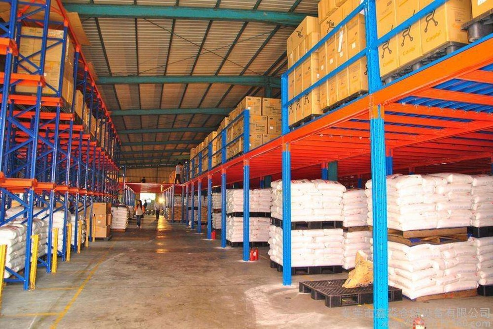 Entrepôt de stockage en bois adapté aux besoins du client en métal de plancher de grenier plate-forme
