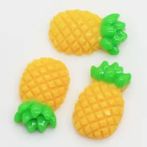 Online Sale Green Leaves Yellow Body Lifelike Pineapple Style Craft Decor Resin Fruit Bead For Home/Store/Party/Holiday