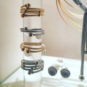 Biểu <span class=keywords><strong>t</strong></span>ượng <span class=keywords><strong>t</strong></span>ùy chỉnh rõ ràng <span class=keywords><strong>Acrylic</strong></span> dọc trang sức vòng đeo tay đứng hiển thị, perspex <span class=keywords><strong>Acrylic</strong></span> Vòng đeo tay chủ - Product Image 2