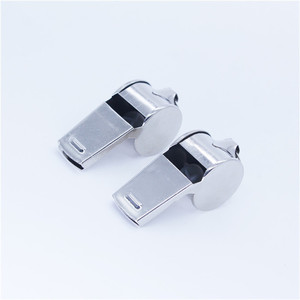 Sifflet d'arbitre <span class=keywords><strong>de</strong></span> sport personnalisé pas cher en fer avec cordon <span class=keywords><strong>pour</strong></span> le football, le basketball, son clair et fort - Product Image 3