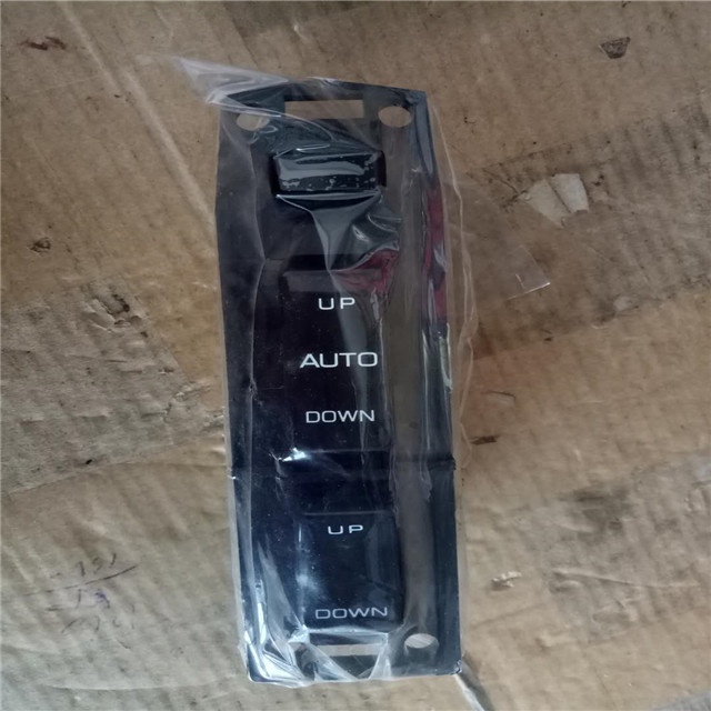 24V RF8 Window Regulator Switch for UD Trucks - Replacement for