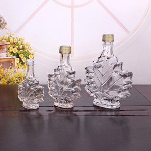 Bouteille en verre en forme de feuille d'<span class=keywords><strong>érable</strong></span> unique de 50 ml, 100 ml, 250 ml, bouteille de boisson en verre, bouteille de <span class=keywords><strong>rhum</strong></span> foncé avec bouchon <span class=keywords><strong>à</strong></span> vis, prix d'usine - Product Image 4