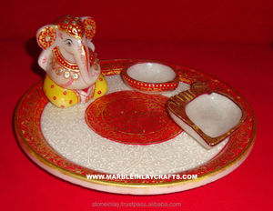 Assiette décorative en marbre avec peinture dorée - Product Image 1