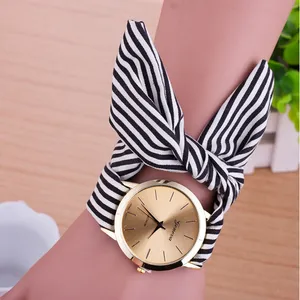 Reloj de pulsera con esfera de cuarzo y tela floral tribal azteca para mujer, moda novedosa de 2015 - Product Image 1