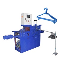 Machine automatique de fabrication de crochets pour cintres, machine à fil de fer