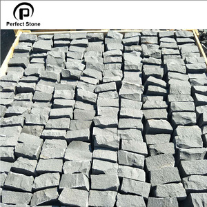 Pietra per Pavimentazione in Basalto Nero per Cubetti di Granito - Product Image 2