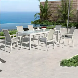 撒丁岛热卖批发现代露台白色酒店餐厅餐厅可叠放椅子花园桌椅户外家具