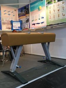 Cạnh Tranh <span class=keywords><strong>Pommel</strong></span> Horse Cao Cấp Thép Đứng PU Thể Dục Huấn Luyện Viên Vaulting Pommels Ngựa Với Xử Lý - Product Image 2
