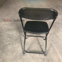 Chaise de salle à manger pliable en plastique durable et empilable avec structure métallique pour usage extérieur dans le jardin