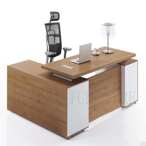 Bureau de direction moderne en bois avec pieds en acier, en forme de L - Product Image 3