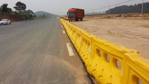 La circulation routière haute qualité 1400*800*360*180mm en plastique barrière de sécurité routière 2022 Offre Spéciale en plastique <span class=keywords><strong>trafic</strong></span> barrière - Product Image 5