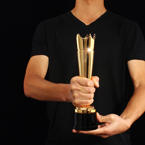 OEM/ODM di lusso a forma di corona in resina di metallo trofeo di cristallo premio altro prodotto di cristallo artigianale - Product Image 5