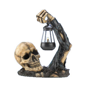 Crâne <span class=keywords><strong>Dead</strong></span> Rising Zombie tenant une lanterne en résine, décoration de fête d'Halloween, ornements de squelette - Product Image 1