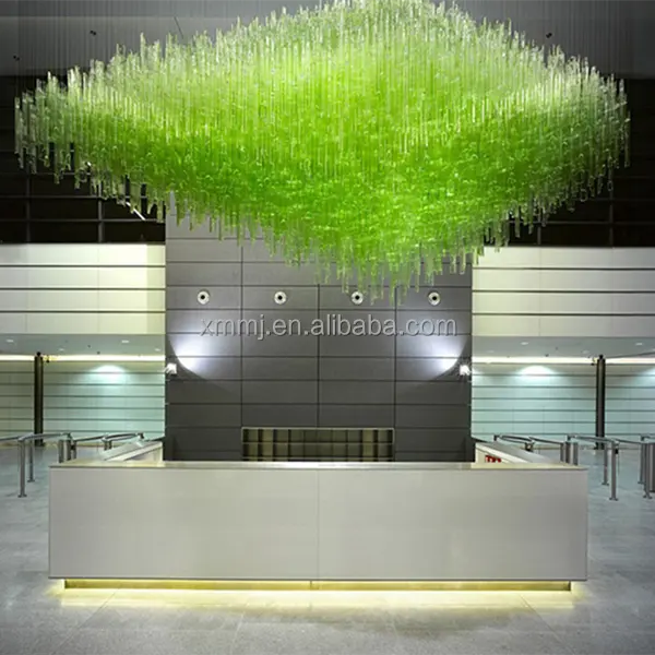 Dekorasi seni mode baru buatan khusus lampu langit-langit lobi hotel gantung tabung kaca hijau ditiup skala besar