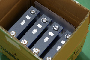 Batteria agli Ioni di Litio Prismatica di Alta Qualità 12V 3.2v 100AH, Ideale per Sistemi di Accumulo Energia Solare con Lifepo4 - Product Image 6