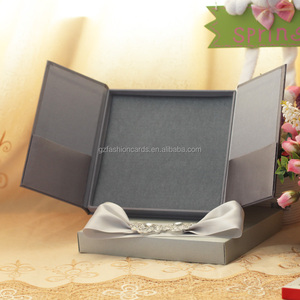 卸売最高品質手作りシルクボックス結婚式招待状フォリオブローチ付き - Product Image 3