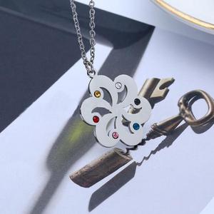 Collana di fiori cerchio con <span class=keywords><strong>nome</strong></span> inciso-ciondolo su misura qualsiasi <span class=keywords><strong>nome</strong></span> per la famiglia - Product Image 2