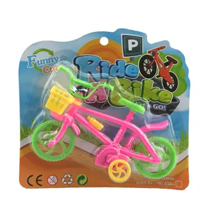 五颜六色的迷你自行车模型塑料拉回自行车玩具的孩子