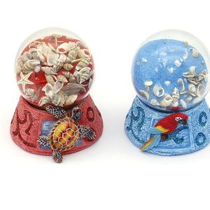 Boule d'eau en polyrésine personnalisée de 65 mm, motif dauphin, lézard, pyramide, amour religieux, mignonne boule de neige en verre, modèle souvenir cadeau - Product Image 1