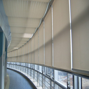 Stores enrouleurs motorisés <span class=keywords><strong>anti</strong></span>-<span class=keywords><strong>UV</strong></span> <span class=keywords><strong>pour</strong></span> bureaux, stores enrouleurs à commande intelligente - Product Image 1