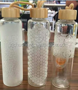 Nouvelle bouteille d'eau potable en verre borosilicate avec couvercle en bambou/<span class=keywords><strong>bois</strong></span> avec bande en silicone - Product Image 4