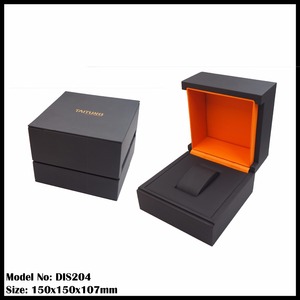 Boîte à montre de luxe pour homme 2026 en cuir à motif avec plaque métallique et surpiqûres - Product Image 1
