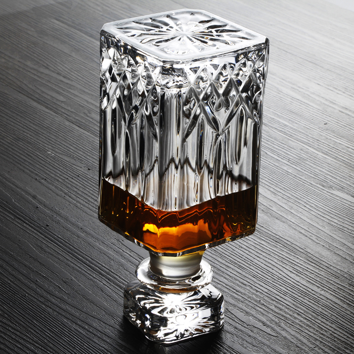 Whiskey Decanter with Stopper and 4 Cocktail Glasses Gift Set