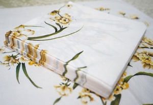 Santian Serviettes de table <span class=keywords><strong>en</strong></span> <span class=keywords><strong>papier</strong></span> jetables personnalisées à 3 plis imprimées de fleurs d'orchidées pour restaurants et bars pour cocktails - Product Image 3