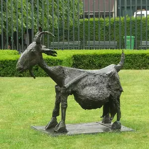 China supplies casting statue garden decoration brass abstract goat sculpture