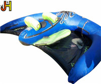 Bateau gonflable en forme de raie manta pour les sports nautiques