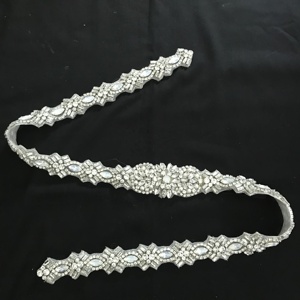 オパールクリスタルサッシュベルトアップリケパッチ付き長さ4X 83 cm - Product Image 1