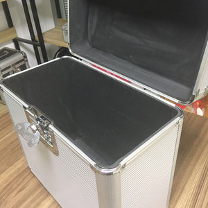 Estuche de Transporte para Discos de Vinilo Citronic CVA50 de Aluminio para <span class=keywords><strong>DJ</strong></span> de 12 Pulgadas, Capacidad para 50 Discos - Product Image 3