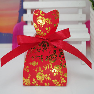 Venta al por mayor Hot Stamp novia y novio boda Favor caja de papel con cinta de seda - Product Image 2