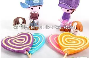 remolino de colores del arco iris de san valentín dulces en forma de corazón lollipop