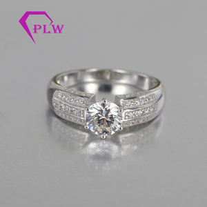 Anillo de compromiso de gemas para joyas Provence Gems 6.5mm DEF Color Moissanite Gold Engagement Ring para hombres - Product Image 1