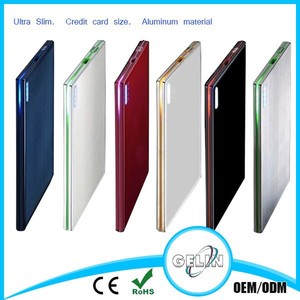 Chargeur portable ultra fin, format carte de crédit, en aluminium, 2000 mAh, format portefeuille, batterie externe - Product Image 1