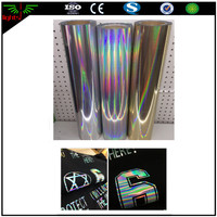Découpe électronique de transfert de chaleur réfléchissant hologramme arc-en-ciel Film découpé au laser reflétant le fer sur vinyle élastique TPU pour étiquette de vêtements