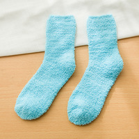 Chaussettes en microfibre douillettes et moelleuses pour femmes, personnalisables, chaudes pour l'hiver, pour la maison et le sommeil, avec logo, antidérapantes, durables, imprimées, vente en gros