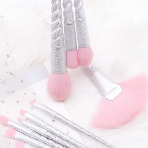 Haute qualité 10 pièces pour <span class=keywords><strong>licorne</strong></span> blanc synthétique cheveux doux <span class=keywords><strong>maquillage</strong></span> brosse ensemble nouveau Style longue poignée paillettes beauté cosmétique - Product Image 5
