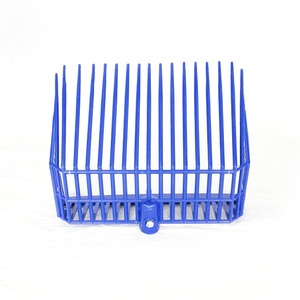 Kunststoff-Pitch-Gabel kopf mit D-förmigem Griff zur Pferde reinigung - Product Image 3