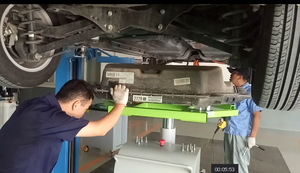 Разборный автомобильный подъемник с аккумулятором новой энергии - Product Image 4