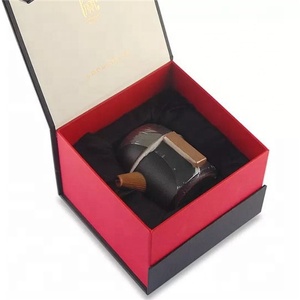 <span class=keywords><strong>Vuelos</strong></span> de grabación en relieve de lujo impreso personalizado plegable negro flip caja de regalo Cierre magnético de papel de la caja de cartón magnético cerca de caja - Product Image 1