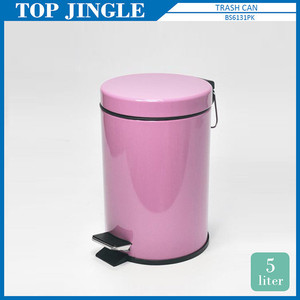 Bote de basura con pedal de metal y papel de color rosa único - Product Image 1
