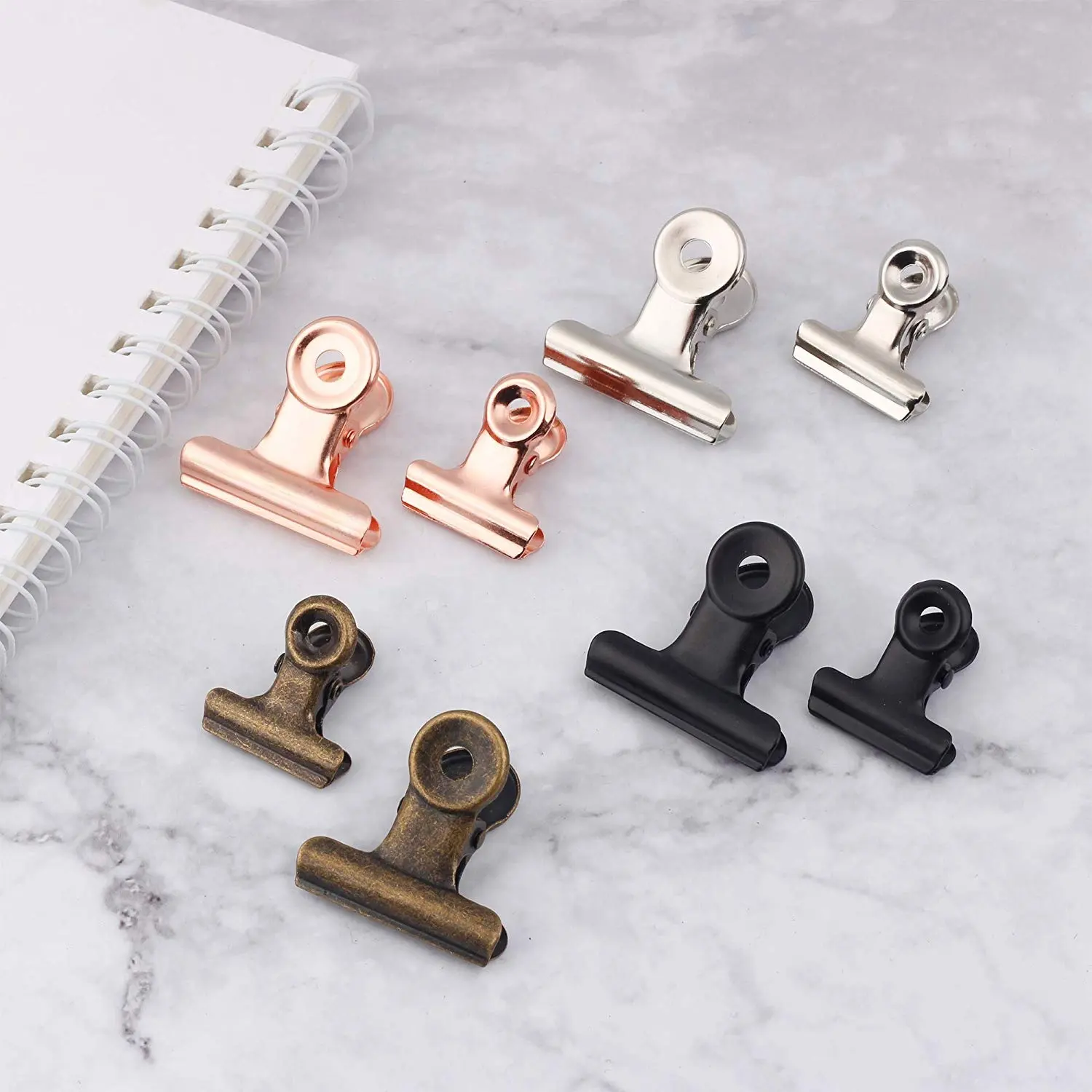 Fabricante al por mayor cabeza redonda lindo oro bronce cobre cartel Clips papel abrazaderas Metal Bulldog Clips