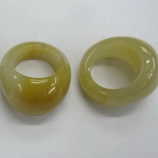MASSGE SCHNEIDERT 15-20mm Durchmesser 15 und 20 mm Höhe Harte gelbe Jade hohe Fingerringe