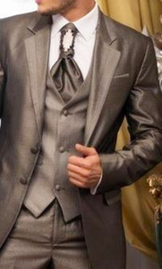 Lo sposo elegante indossa uno <span class=keywords><strong>smoking</strong></span> con risvolto a visiera/abito da sposa da <span class=keywords><strong>uomo</strong></span>/Set 3 pezzi da <span class=keywords><strong>uomo</strong></span> (giacca + pantaloni + gilet) - Product Image 2